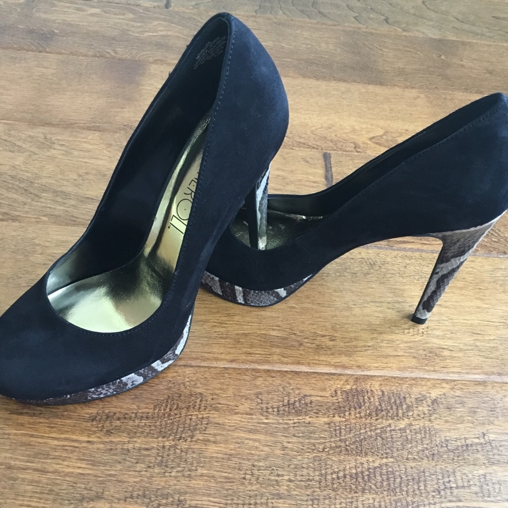 Via Neroli Suede Heels